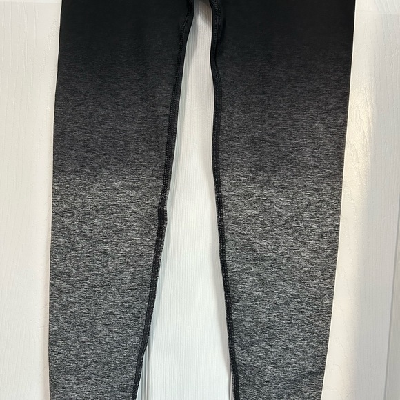 Gymshark ombré leggings. Size large. Like new! - Picture 3 of 9